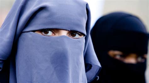 Vollverschleierung Spanischer Senat Votiert Für Burka Bann Der Spiegel