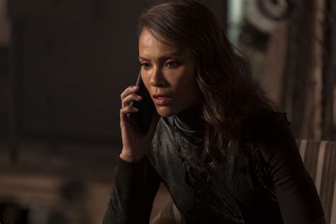 How does Maze find her mother Lilith in Lucifer season 5?