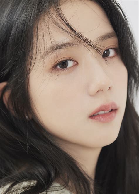 Blackpinks Jisoo Shines In New Profile Photos For Acting Career