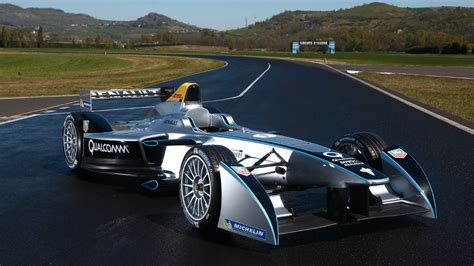 All-electric Formula E racing series debuts this weekend - The Verge