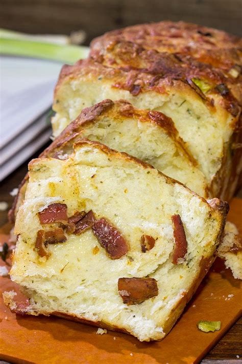 Bacon Cheddar Pull Apart Bread 🥓 🧀 Yum