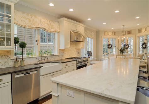 White kitchen cabinets can be fixed with color in the kitchen. 35 Fresh White Kitchen Cabinets Ideas to Brighten Your ...