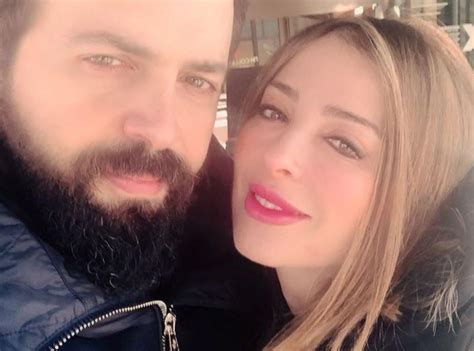 وتزوج تيم من الإعلامية المصرية وفاء، عقب انفصاله عن الفنانة ديمة بياعة. شاهد ابن وفاء الكيلاني يخطف القلوب بظهوره المفاجئ وتيم حسن ...