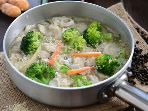 Cuci semua sayuran yang akan dipakai. Cara Buat Sup Sayur Sedap & Berkhasiat.