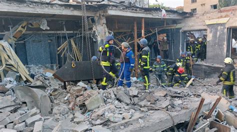 Ракетна атака на Краматорськ закінчили розбирати завали кафе загинули 12 людей Слово і Діло