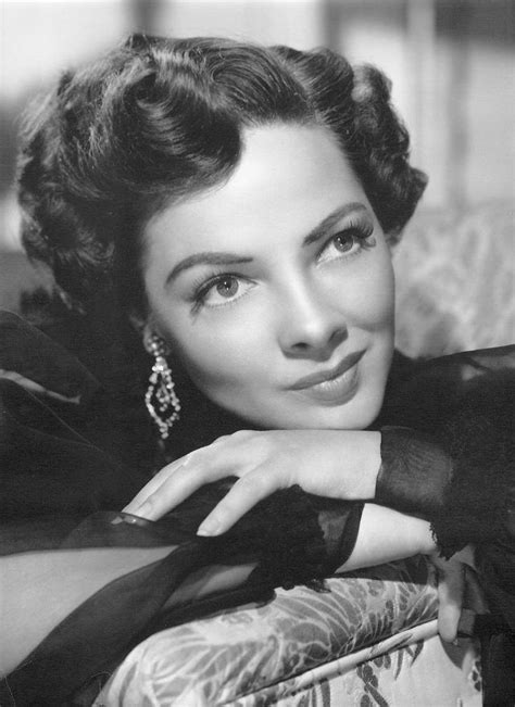 One cold night, in a most unlikely corner of chicago, two strangers are about to cross paths. Kathryn Grayson | Актрисы