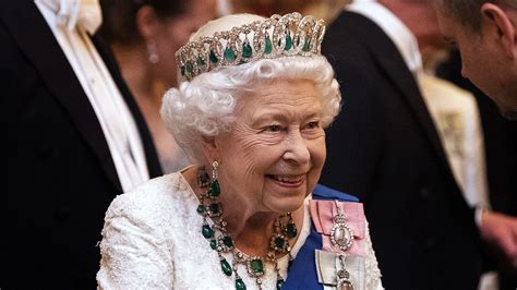 British Citizens Honor Queen Elizabeth Ii She ‘spread Her Love Across