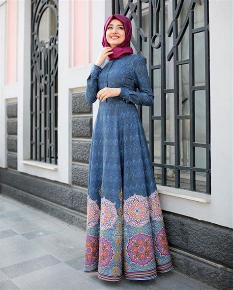 Sedangkan lengannya pun dibuat lebih longgar dengan ujung yang mengecil pas di pergelangan tangan. 25+ Model Baju Gamis Muslimah Masakini Untuk Pesta dan Lebaran | Mesin Jahit