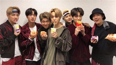 Mcdonald's teamed up with the superstar south korean band to offer the bts meal at participating. McDonald's Bocorkan Jadwal Resmi Perilisan BTS Meal ...