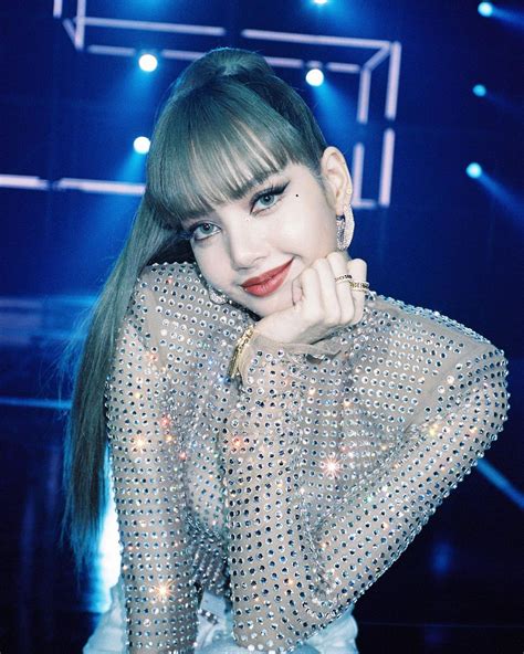 Blackpink Lisa Lalisa Becomes 1st Album By Female Soloist To Record