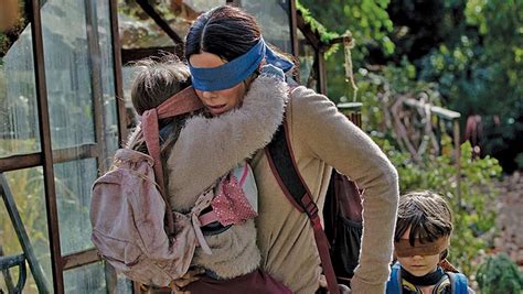 Bird box (2018) full movie, bird box (2018) a woman and a pair of children are blindfolded and make their way through a dystopian setting. «Bird Box»: H αγαπημένη της Αμερικής στην πιο "viral ...