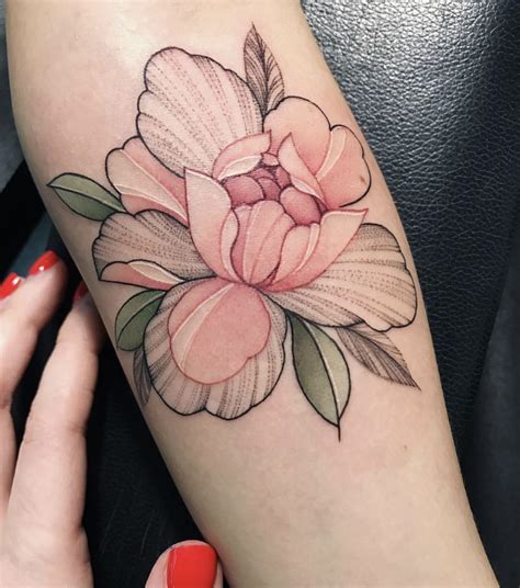 Pin De Paulatoledov En Flor Tatuajes Con Flores Rosadas Tatuaje De Peon As Tatuajes Florales