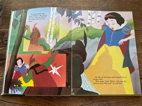 Walt Disneys Snow White And The Seven Dwarfs Large Oversized Book