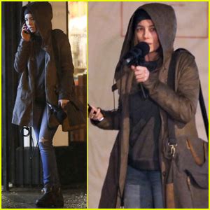 Jessica Biel Gets To Work Filming Limetown In Vancouver Jessica Biel Just Jared Celebrity