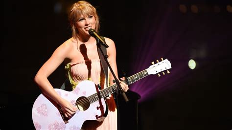 Taylor Swifts New Album “fearless Taylors Version” Is Out 93q Country