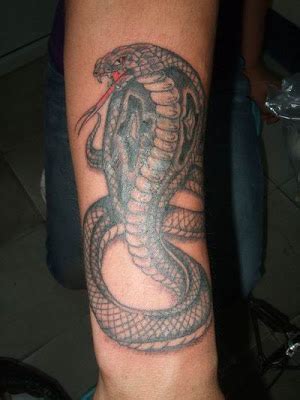 The art of tattooing has greatly advanced and artists are capable of creating very realistic optical illusions with convincing 3d tattoos. Aiz Tattoo Gallery: 3D Snakes Tattoo on Forearms