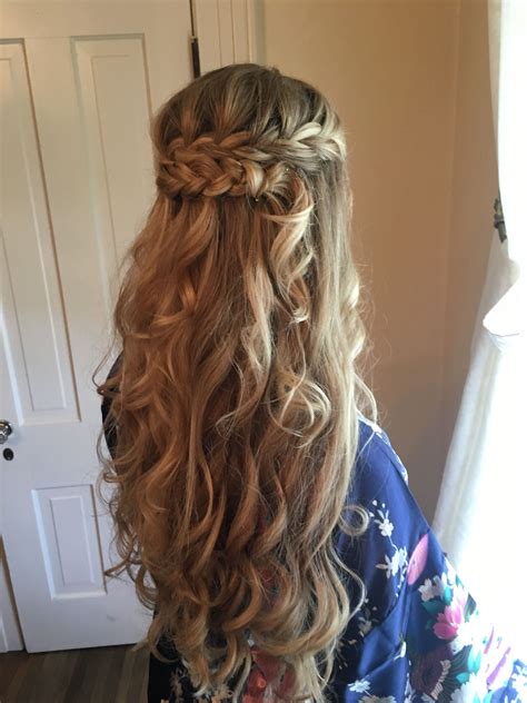 Https://tommynaija.com/hairstyle/braided Half Up Curled Hairstyle
