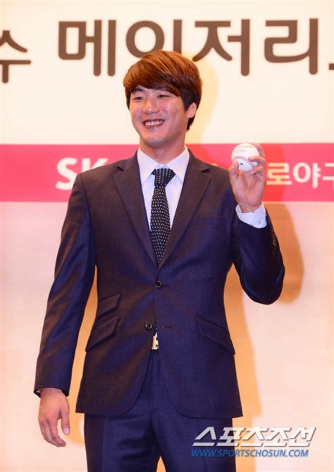 프리실라의 결혼 의뢰 작가 메로나,임서림 총편수 총 65화 프리실라 모티아는 용병단에서 마법사로 일하고 있지만, 한때 영지를 가진 백작가의 외동딸이었다. 김광현 깜짝 결혼 발표, "아내 될 사람과 함께 미국 행"...12월 14일 ...