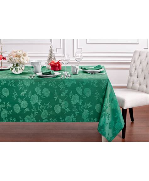 Martha Stewart Collection Holiday 102 Tablecloth And 6 Napkins Created