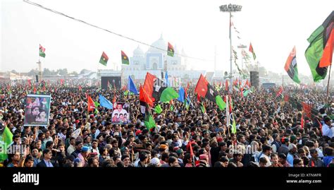 large numbers of activists of peoples party ppp are gathering to mark 10th death anniversary
