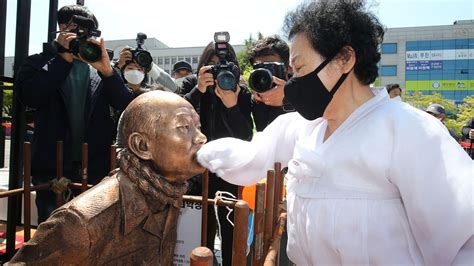 Jun 07, 2021 · 전두환(90) 전 대통령의 사자명예훼손 혐의 항소심 재판이 두 차례 연기 끝에 오는 14일 열린다. 40년 맺힌 한, '전두환 치욕 동상' 향한 매질 | SBS 뉴스