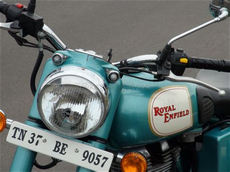 This 500 cc classic beast comes with a max power of 27.2 bhp @ 5250 rpm along with max torque with 41.3 nm @ 4000 rpm. Royal Enfield Classic 500cc (15)