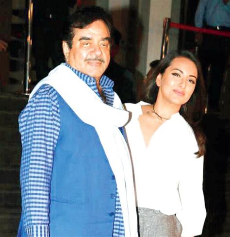 Shatrughan Sinha With Daughter Sonakshi Sonakshi Sinha Bollywood News Dads