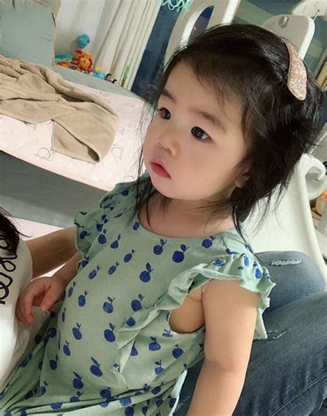 앞서 김빈우는 바디프로필을 공개하고 6kg 감량 소식을 알려 화제를 모은 바 있다. 김빈우, 딸과 함께 찍은 소소한 근황…김빈우 닮아 딸도 예뻐 ...