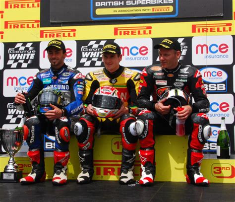 tommy hill dominates bsb race one knockhill racing circuit