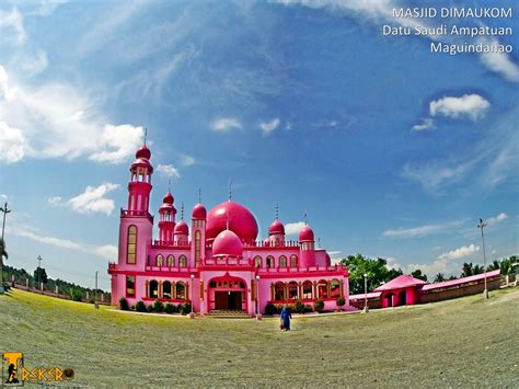 Trekero Masjid Dimaukom The Pink Mosque Of Peaceful Mindanao