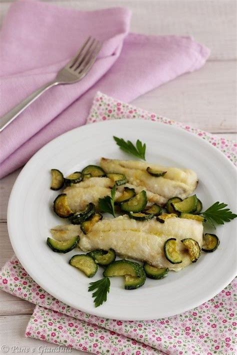 La gallinella non ha squame ed è di colore rosso bruno con sfumature arancioni e bianche sul ventre. Filetti di gallinella al forno con zucchine | Pane e ...