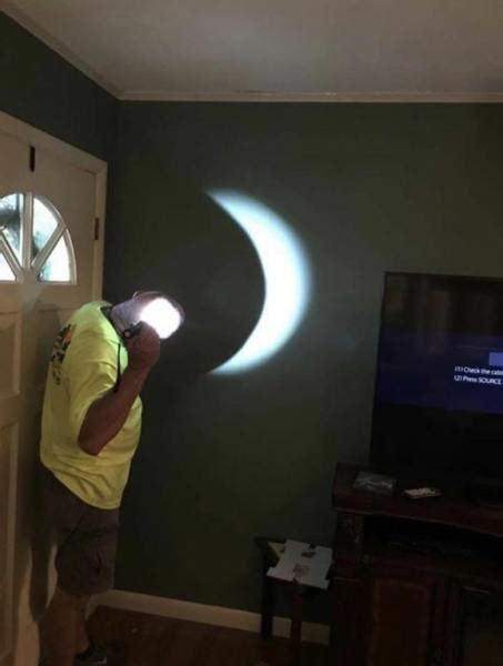 17 Hilarious Reactions To The 2017 Solar Eclipse Blazepress