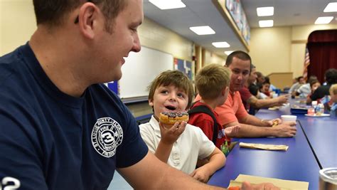 Osceola Magnet School In Vero Beach Donuts With Dads