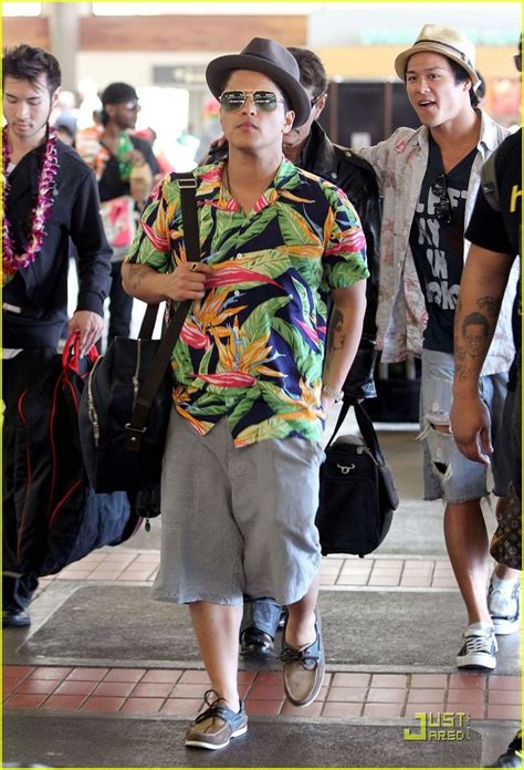 Bruno Mars Aloha Hawaii 02 832×1222 แฟชั่นผู้ชาย