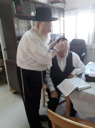 גם מבין אנשי משמרות הצניעות היו שידעו, אך לא דיווחו לרשויות אכיפת החוק. יו"ר זק"א איבד את אביו - לאחר פטירת אמו ואחיו: "בתוך שלושים יום, מכה אחר מכה"