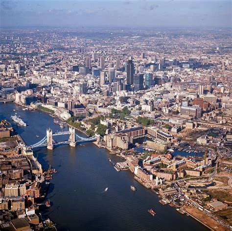 1986 aerial view of the City : londonarchitecture