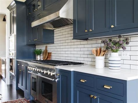 The porcelain doorknobs are heavy (for a door knob) p.s. benjamin moore newburyport blue front door - Google Search ...