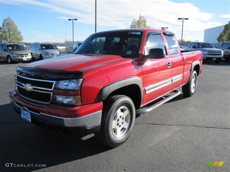 2007 Victory Red Chevrolet Silverado 1500 Classic Z71 Extended Cab 4x4
