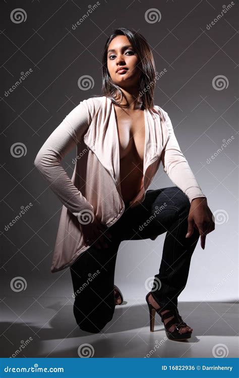 Voluptuous Fashion Model In Kneeling Pose Royalty Free Stock Image