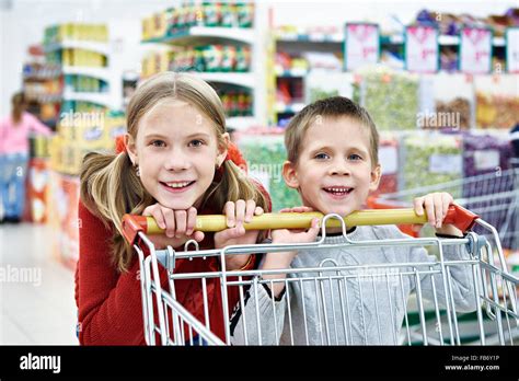 Kid In Shopping Cart Hi Res Stock Photography And Images Alamy