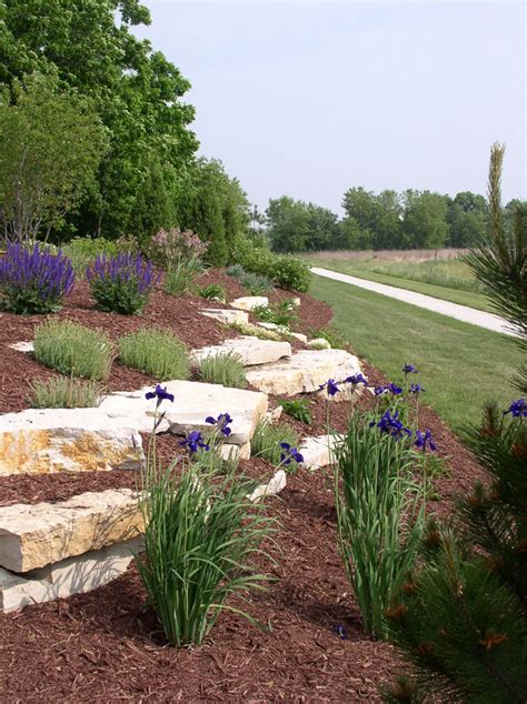 Brookfield Outcropping Traditional Landscape Milwaukee By Hawks