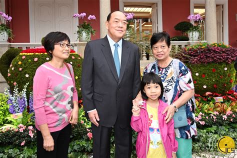 The Chief Executive Mr Ho Lat Seng Meets And Poses For Photo With