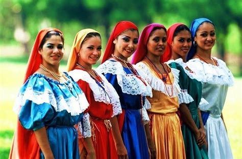 Traje Típico De Volcaneña El Salvador Traditional Outfits Women