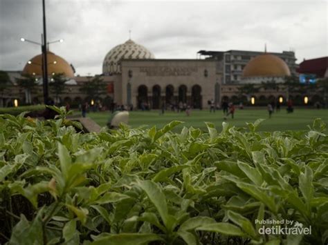 Full seribu kisah mencintai karena allah 23 02 18. Hunting Foto di Alun-alun Bandung, Seru!