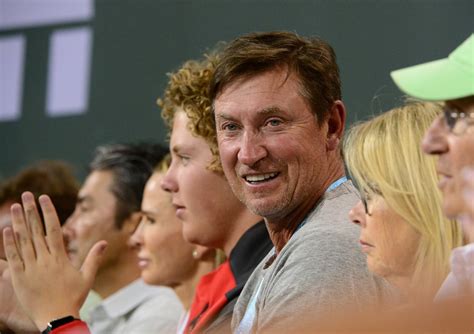 Wayne Gretzky à Québec Pour Les Débuts De Son Fils Dans Luniforme Des
