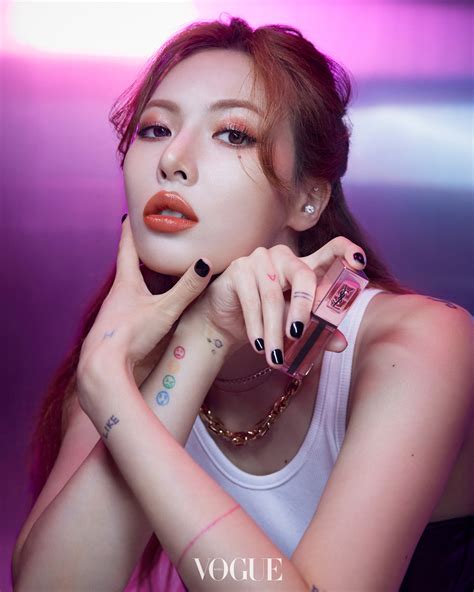 She had her solo debut on january 4, 2010, with the single change, under cube entertainment. 현아(HyunA) 보그 입생로랑 뷰티 화보 고화질