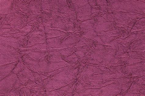 Fundo ondulado roxo escuro de um material têxtil Foto Premium