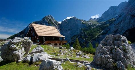 10 Things You Need To Know Before Staying In A Mountain Hut In The Alps