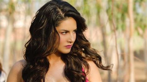 Sunny Leone Turns Femme Fatale In Bralette And Pants For New Shoot See Pics India Today