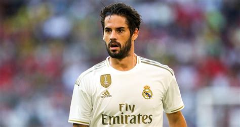Isco is of interest to arsenal and tottenham but napoli could now join the race for the out of favour real madrid playmaker as he prepares . Real Madrid : Zidane a tranché pour l'avenir d'Isco